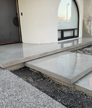 Floating concrete entry steps